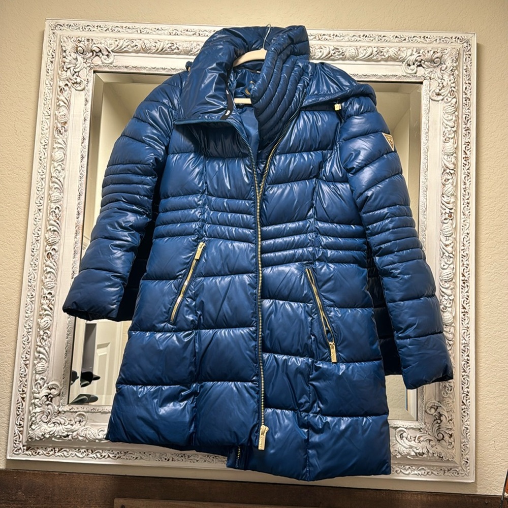 WATER RESISTANT HOODED PUFFER JACKET IN DEEP SEA BLUE (M)